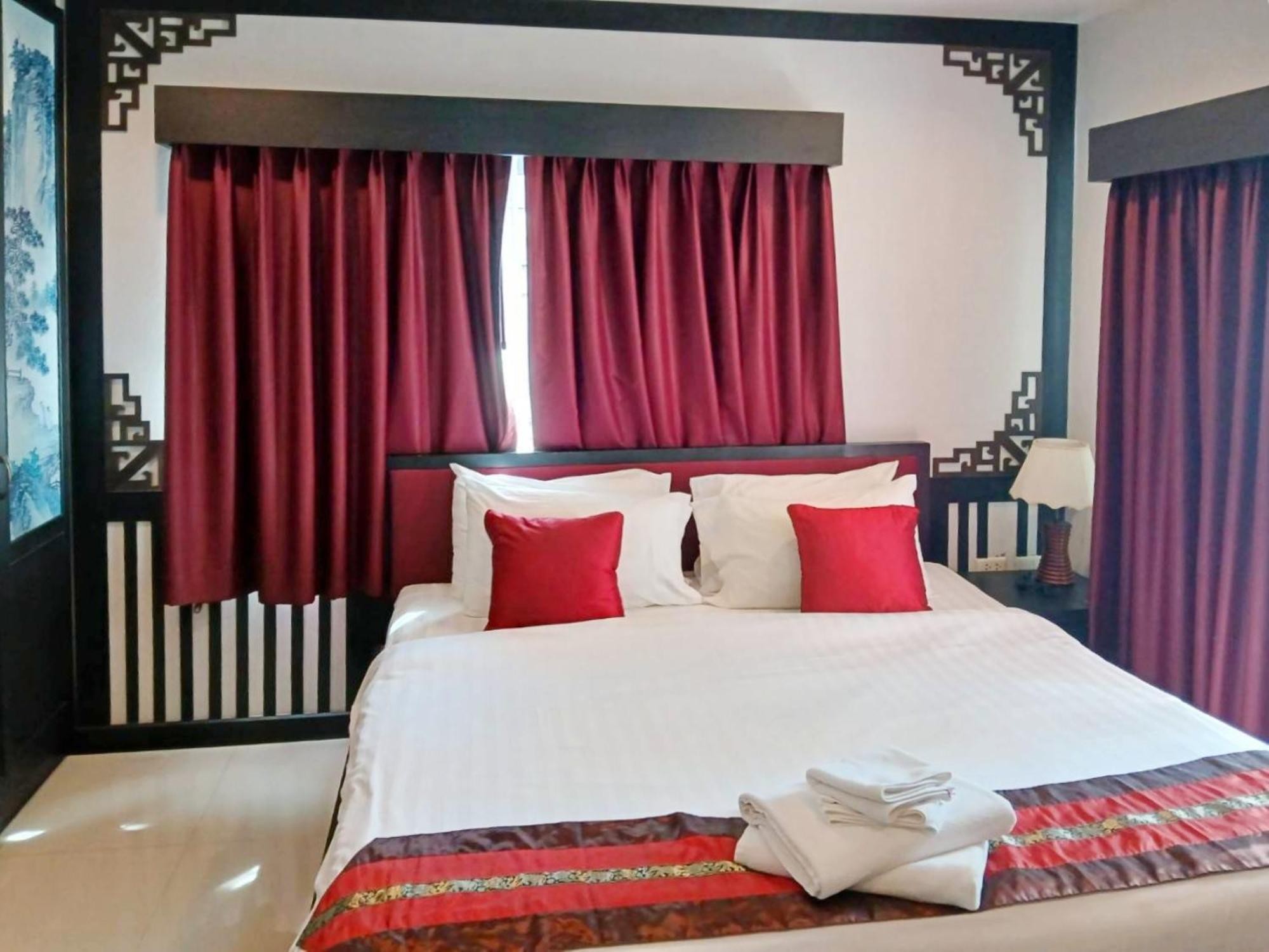 Sunray Beach Hotel Patong Kültér fotó