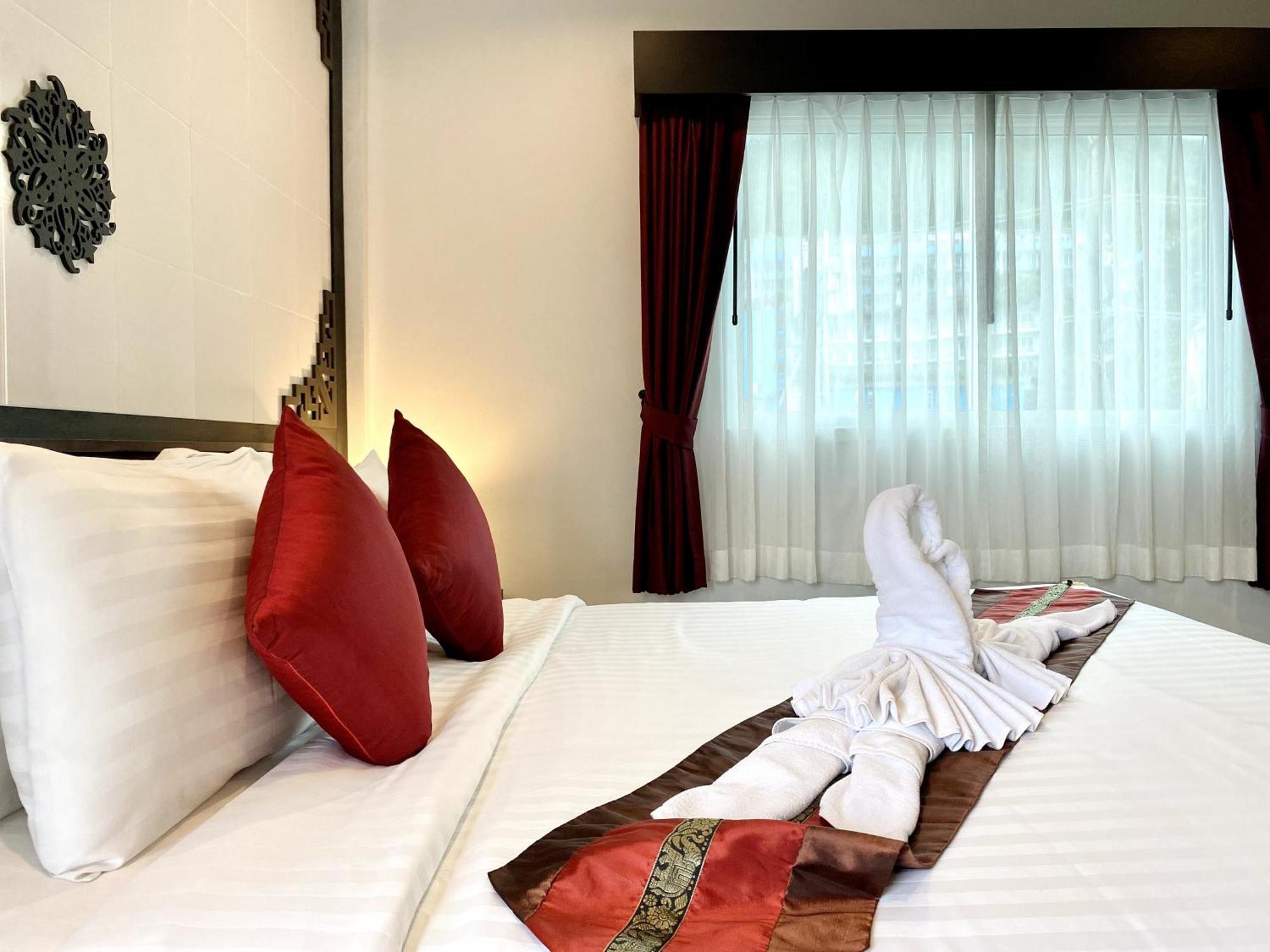 Sunray Beach Hotel Patong Kültér fotó