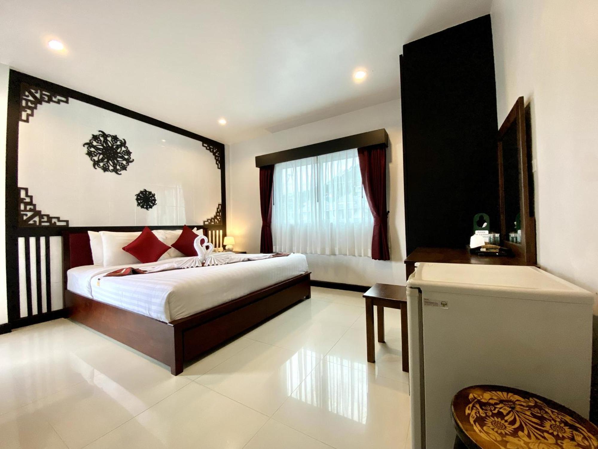 Sunray Beach Hotel Patong Kültér fotó