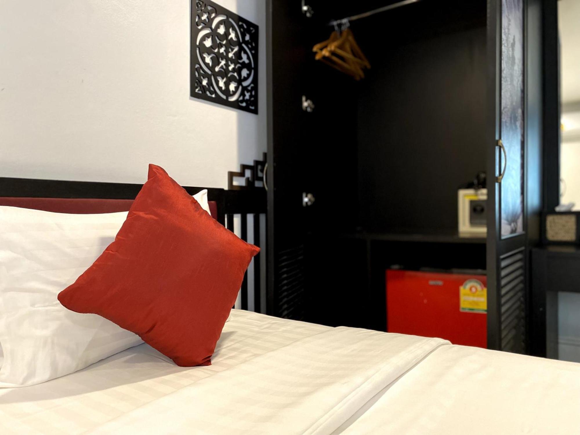 Sunray Beach Hotel Patong Kültér fotó
