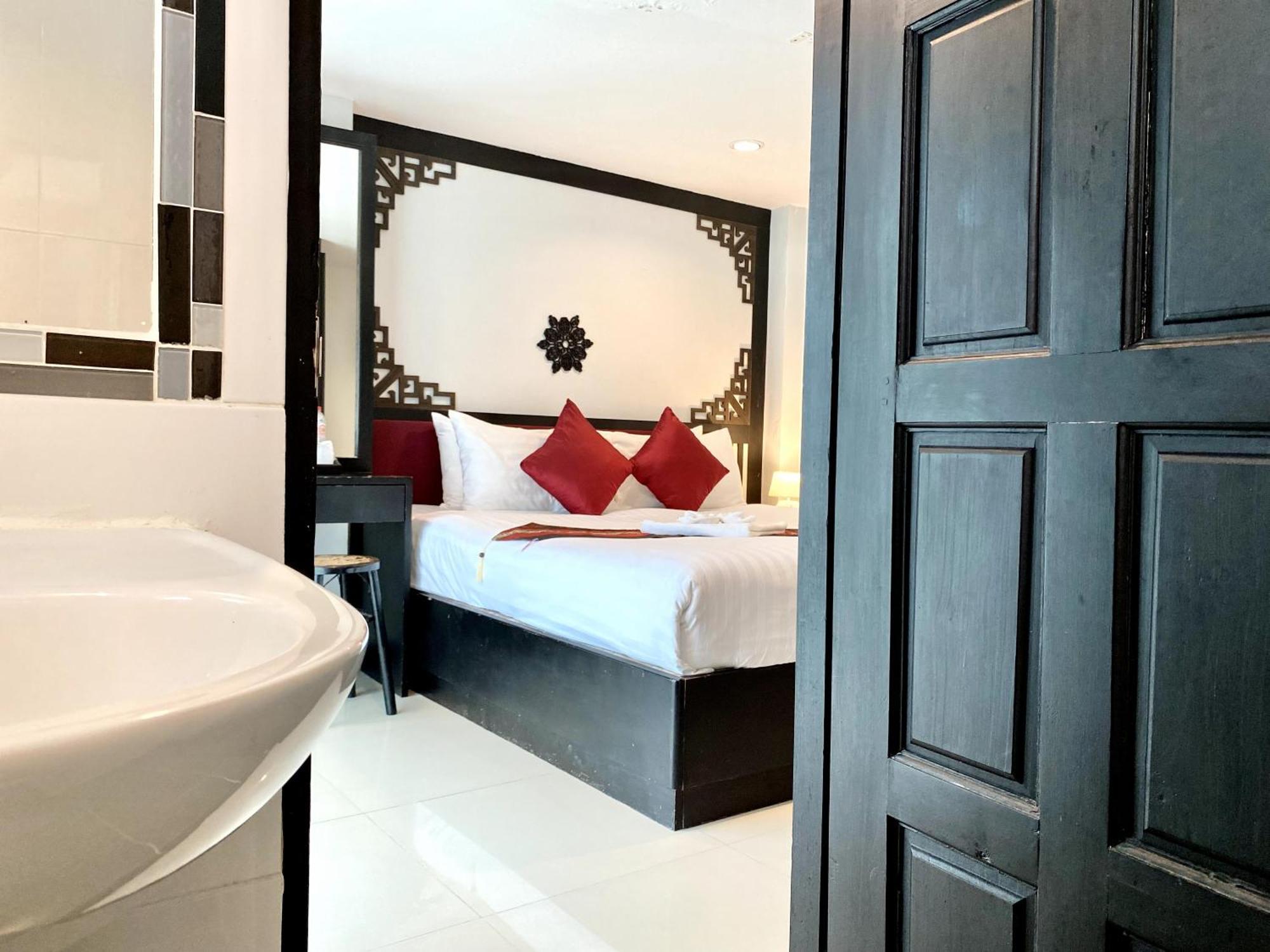 Sunray Beach Hotel Patong Kültér fotó