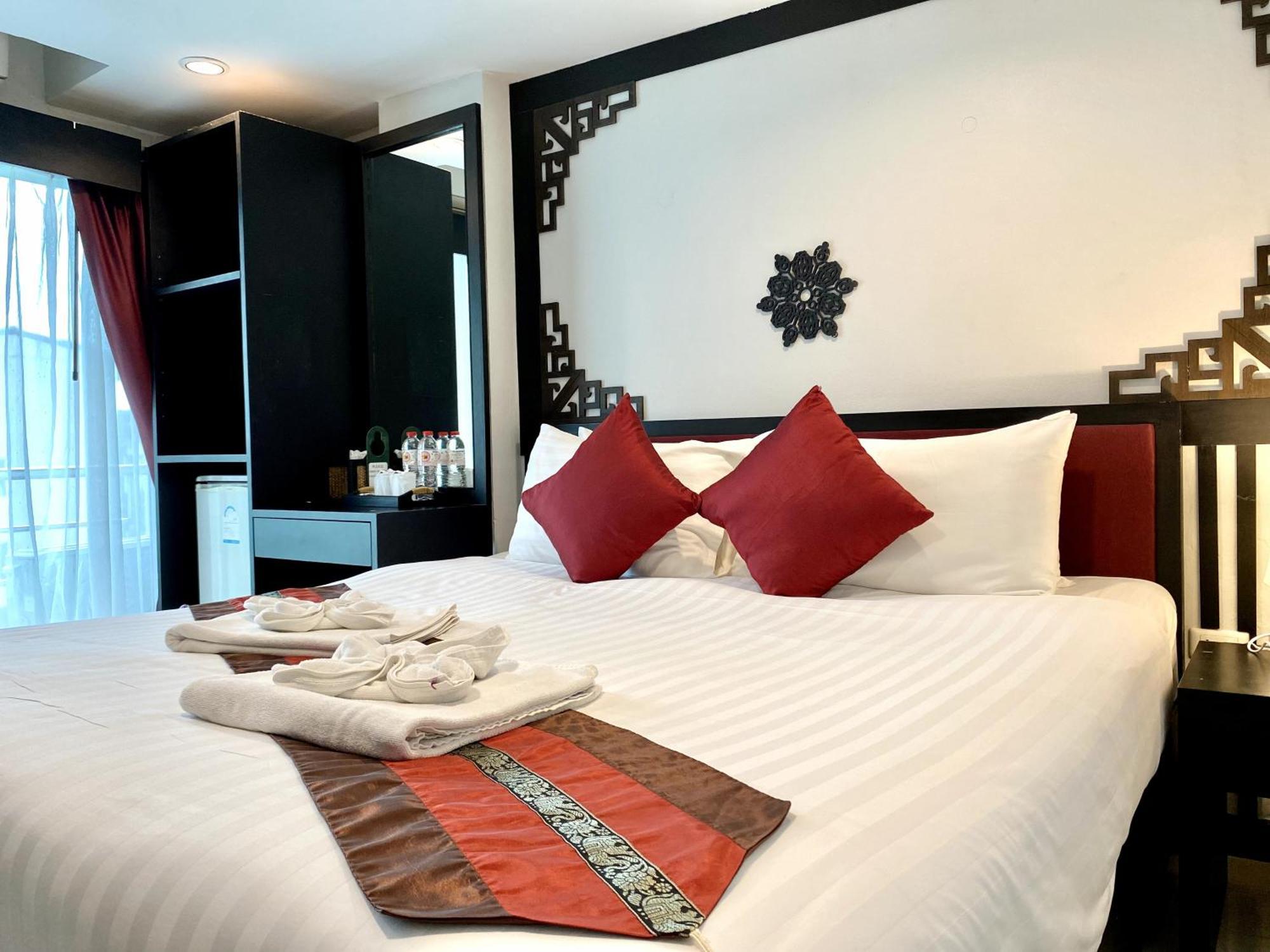 Sunray Beach Hotel Patong Kültér fotó