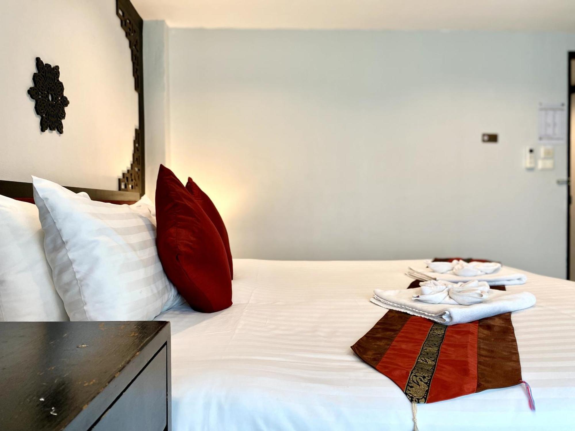 Sunray Beach Hotel Patong Kültér fotó