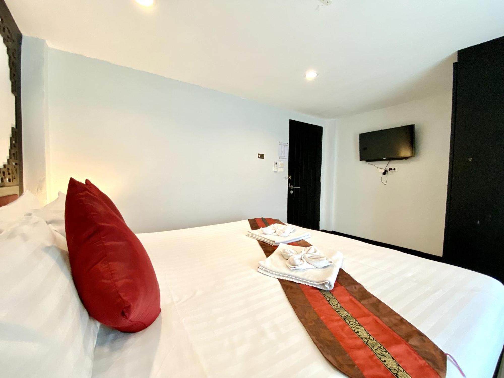 Sunray Beach Hotel Patong Kültér fotó